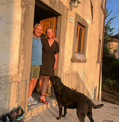 Raymond en Monica bij het palazzo