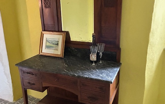 Kamer Pisa — antieke kaptafel met spiegel