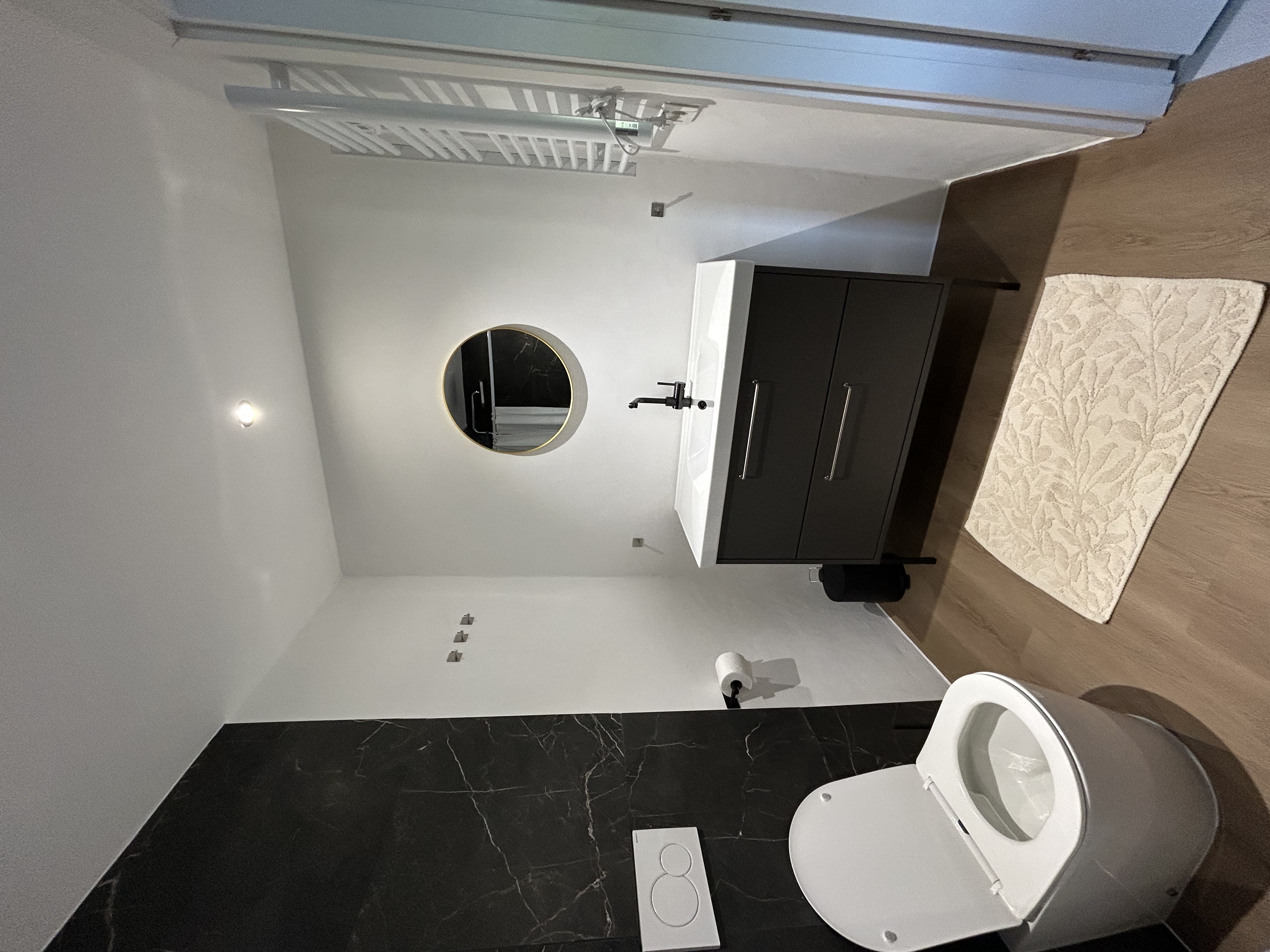 Appartement Toscana — moderne badkamer